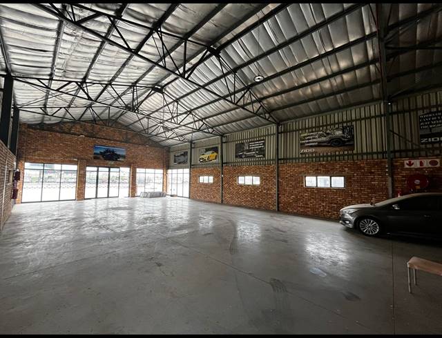 5,891M² WAREHOUSE FOR SALE IN APEX